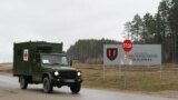Pabrade poligony Litwa bilen Belarusyň serhedinden birnäçe kilometr uzaklykda ýerleşýär. 