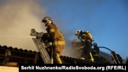Гасіння пожежі після удару російського дрона, ілюстративне фото