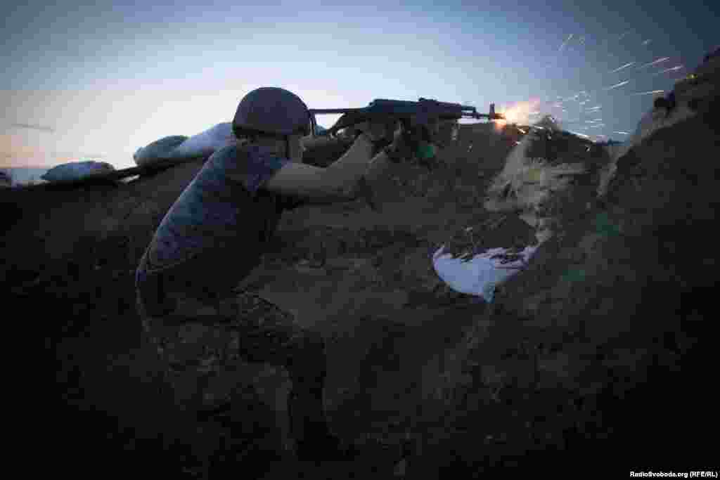 Боец батальона «Донбасс» в бою