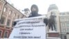 "Азатлык" яшьләре Ана теле көне уңаеннан Казанда ялгыз пикетлар оештырды