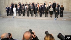 „Poză de familie” la reuniunea de la Bruxelles a miniștrilor de Externe din NATO cu secretarul general al alianței, Mark Rutte.