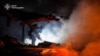 Рятувальники під час гасіння пожежі на Черкащині внаслідок однієї з попередніх російських атак, архівне фото