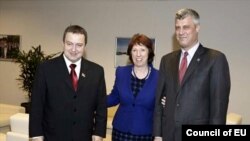 Ivica Dačić, Ketrin Ešton i Hašim Tači tokom jedne od rundi dijaloga u Briselu