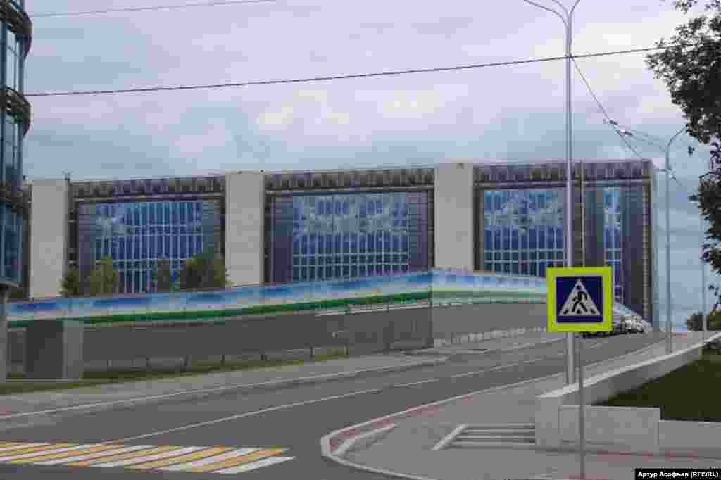 Задрапированные "потемкинские деревни" Уфы.