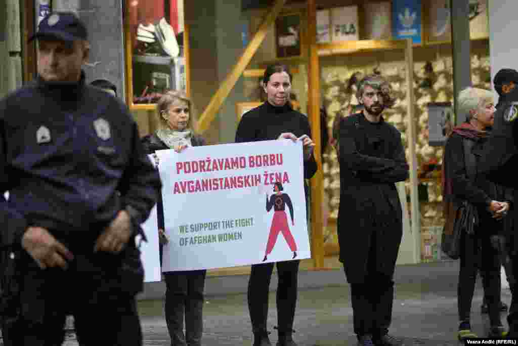 Žene u Avganistanu bile su na čelu protesta koji su organizovani u septembru protiv talibanske vlasti. Talibani su razbili jedan od protesta desetine žena koje su tražile svoja prava u prestonici Avganistana Kabulu. Žene u Avganistanu traže pravo na rad i pravo na uključivanje u vladu. 