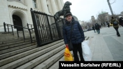 Йосиф Топуридзе пред Съдебната палата в София (архивна снимка)