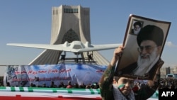 ماکت آر کیو ۱۷۰ در یکی از راهپیمایی‌های دولتی در سالگرد انقلاب در ایران