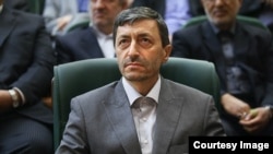 پرویز فتاح کمیته امداد را «اورژانس اجتماعی فقر» معرفی کرده است.