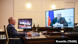Рускиот претседател Владимир Путин и премиерот Михаил Мишустин