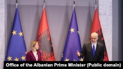 Šefica diplomatije EU, Kaja Kallas, i premijer Albanije, Edi Rama, u Tirani.
