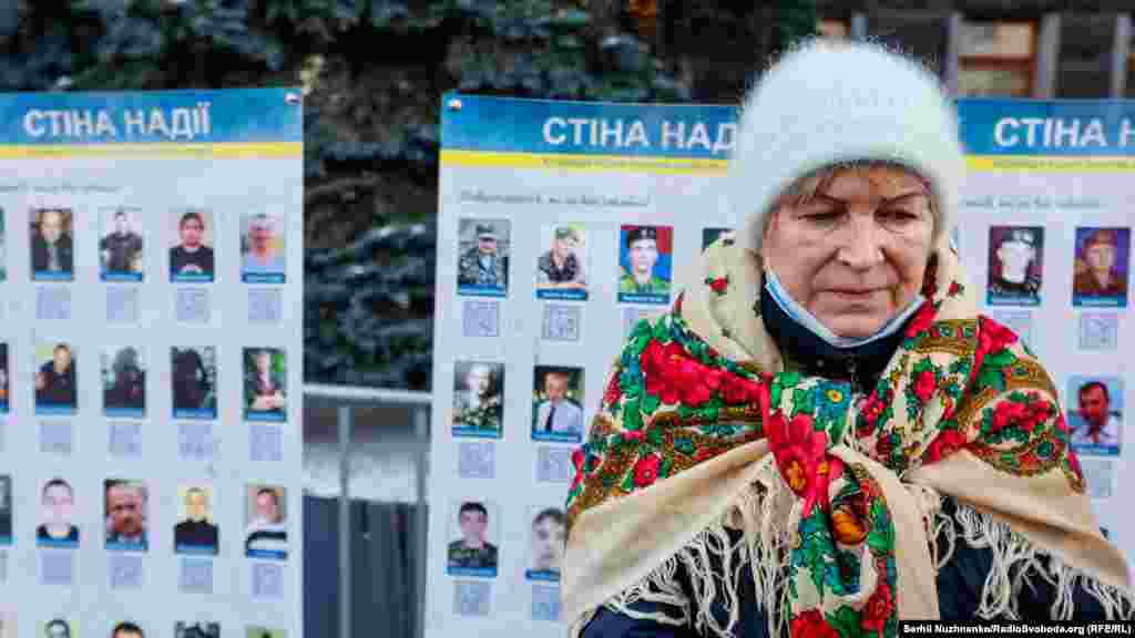 10 грудня речник української делегації в Тристоронній контактній групі (ТКГ) Олексій Арестович зазначив, що українська сторона пропонує три варіанти для обміну утримуваними особами: «13 на 13», «24 на 24» і «60 на 60» – однак Російська Федерація відкидає їх.
