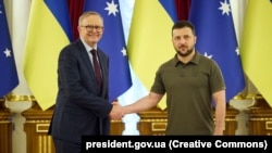 უკრაინის პრეზიდენტი ვოლოდიმირ ზელენსკი და ავსტრალიის პრემიერ-მინისტრი ენტონი ალბანიზი, კიევი, 3 ივლისი, 2022 წელი