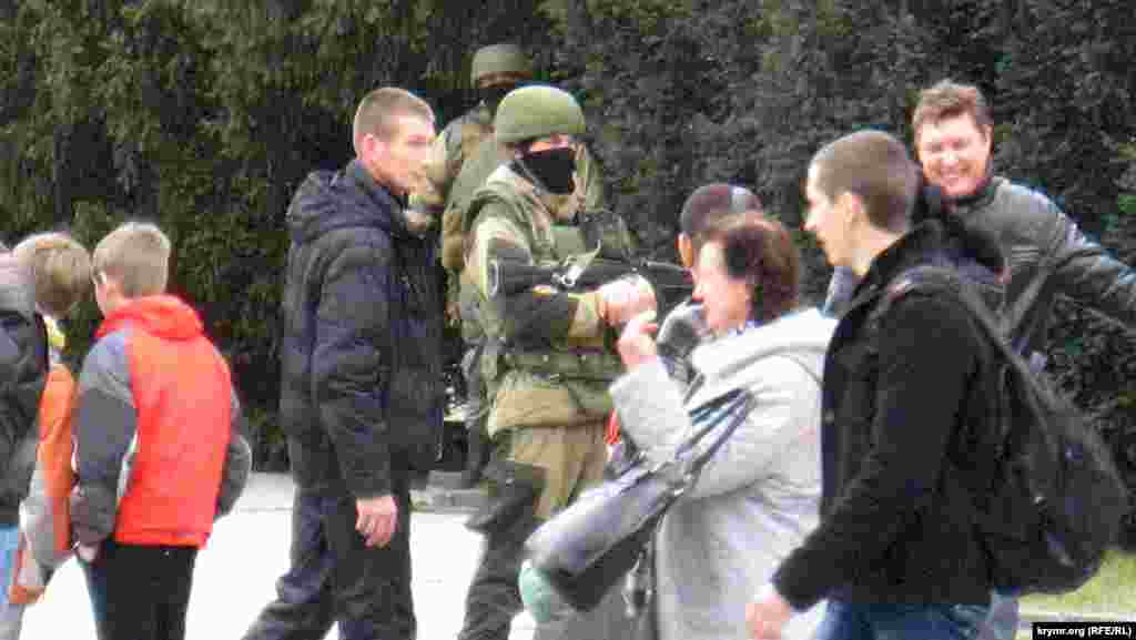 Насилля походить навіть не від «самооборони», це остання інстанція, яка уважно спостерігає за тим, що відбувається.