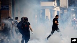 Протести во Париз откако 17-годишник со северноафриканско потекло, беше застрелан од полицаец