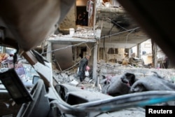 Israelul a început să bombardeze Rafah în ceea ce numesc „atacuri țintite”. SUA nu consideră că Israelul a început o invazie în Rafah dar, dacă se va întâmpla acest lucru, va sista livrările unor arme către guvernul lui Netanyahu. Imagine din Rafah, 9 mai.
