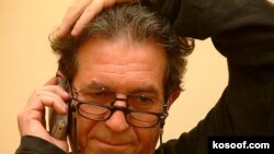 اريوش مهرجويی کارگردان برجسته سينمای ايران و خالق فيلم های ماندگاری چون گاو، آقای هالو، پست چی و هامون هفته پيش در پی پخش نسخه سانسور شده ی فيلم هامون در چهارچوب برنامه تلويزيونی سينما ماوراء، نامه اعتراض آميزی را خطاب به عزت الله ضرغامی رييس صدا و سيم