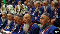 Заседание бывшего Совета Старейшин в сенятбре 2016 года. (Иллюстративное фото)