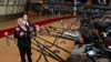 Premierul Ungariei, Viktor Orban, adresându-se presei în compania purtătorului de cuvânt Bertalan Havasi la sosirea la summitul Uniunii Europene. Bruxelles, 26 octombrie 2026 (Foto: John Thys, AFP) 