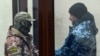 Затриманий ФСБ український моряк (п) на суді в Київському районному суді міста Сімферополя. Фото 28 листопада 2018 року