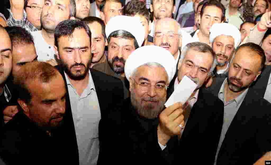 Predsednički kandidat Hasan Rohani na glasanju, Teheran, 14. juni 2013.