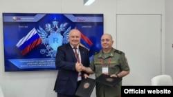 Ռուսաստան - Հայաստանի պաշտպանության նախարար Արշակ Կարապետյանը Рособоронэкспорт-ի տնօրեն Ալեքսանդր Միխեևի հետ քննարկել է հայ-ռուսական ռազմատեխնիկական համագործակցության հարցեր, 23-ը օգոստոսի, 2021թ.
