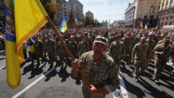 Ваша Свобода | Зеленський тримається проти Путіна, Макрона і Меркель