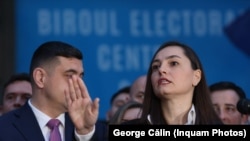 Anamaria Gavrilă și George Simion la depunerea candidaturii președintei POT la alegerile prezidențiale.