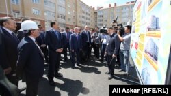 Премьер-министр Казахстана Карим Масимов в Актобе. 15 июня 2016 года. Иллюстративное фото.