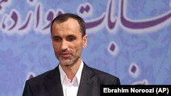 حمید بقایی که به اتهام «اختلاس» و «تضییع اموال دولتی» به ۱۵ سال حبس قطعی محکوم شده است.