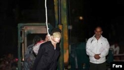 عليرضا ملا سلطانی که از سوی دادگاه کيفری استان البرز به اتهام قتل يکی از قوی ترين مردان ايران به مرگ محکوم شده بود روز چهارشنبه در کرج اعدام شد.