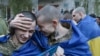 <p>Звільнені з полону українські захисники.<br><br>19 квітня з російського полону повернули 277 українських захисників. Серед тих хто повернувся додому — воїни ЗСУ, Нацгвардії, прикордонної служби, Держспецтранспорту, морської піхоти, десантники, тероборонці й бійці Сил безпілотних систем 