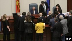 Собрансиска седница за законот за јазиците. 