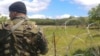 С самого утра все подъездные дороги к селам Хурвалети, Цителубани и Орчосани были перекрыты усиленными кордонами грузинской полиции. Вооруженные силовики впускали в села только местных жителей, да и то после тщательной проверки