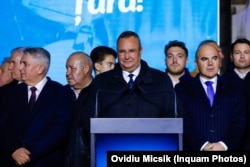 Nicolae Ciucă, alături de colegii din PNL, la finalul turului I al alegerilor prezidențiale.