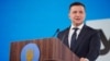 Росія не відводить свої війська, але і на потужну ескалацію не наважиться – Зеленський під час «Україна 30»