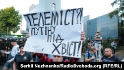Акция «Идем на телемост» под телеканалом NewsOne. Киев, 8 июля 2019 года
