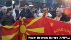 Илустрација- поддржувачи на платформата „За Заедничка Македонија“ на протест пред Владата во Скопје.