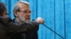 علی لاریجانی: نفت نفروشیم، شرایط تغییر می‌کند