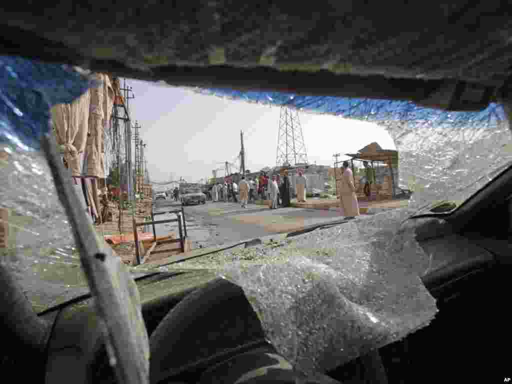 В Багдаде пока не спокойно. - 4 мая 2011 г. был совершен террористический акт у кафе в столице Ирака. Фото AP.