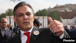 Armenia -- Mayor Gagik Beglarian attends public celebrations in Yerevan, October 9, 2010.