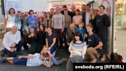 Удзельнікі і арганізатары беларускай праграмы кніжнага кірмашу Svět knihy ў Празе, 26 верасьня 2021