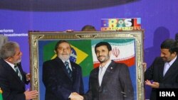 Iranian President Mahmud Ahmadinejad (right) and his Brazilian counterpart, Luiz Inacio Lula da Silva, in Tehran on May 16