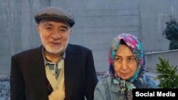 میرحسین موسوی همراه با همسرش، زهرا رهنورد