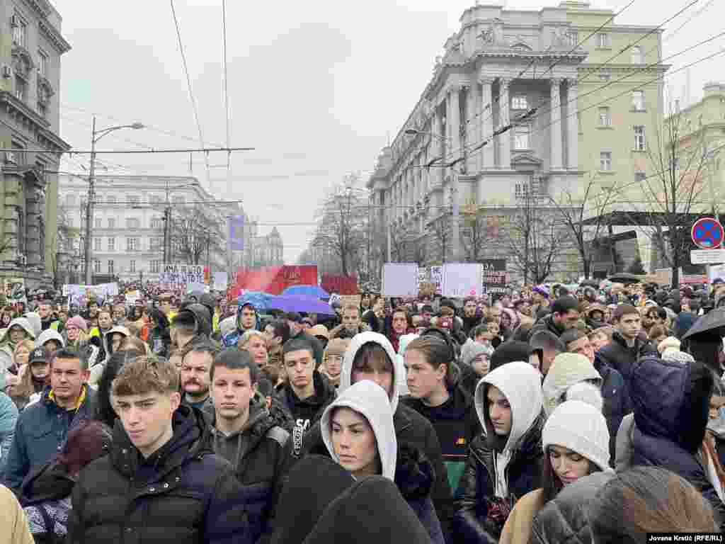 Aceștia solicită răspundere penală și politică pentru prăbușirea unei copertine de beton la gara centrală din Novi Sad, care a ucis 15 persoane.