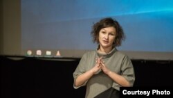 Ивана Васева, кураторка и истражувачка во современата визуелна уметност