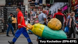 O‘zbek migrantlari uylariga yuboradigan pullar mamlakat yalpi ichki mahsulotining 10 foizidan ko‘prog‘ini tashkil etadi. 