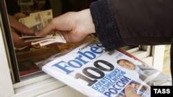 «Forbes» Rusiyanı əmtəə qiymətlərinin düşmə «mərkəzi» kimi təsvir edib