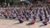 Черкащани встановили рекорд із масового качання пресу (відео)
