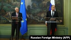 Șeful diplomației europene, Josep Borrell și ministrul de externe rus Serghei Lavrov la conferința de presă comună de la Moscova, 5 februarie 2021.