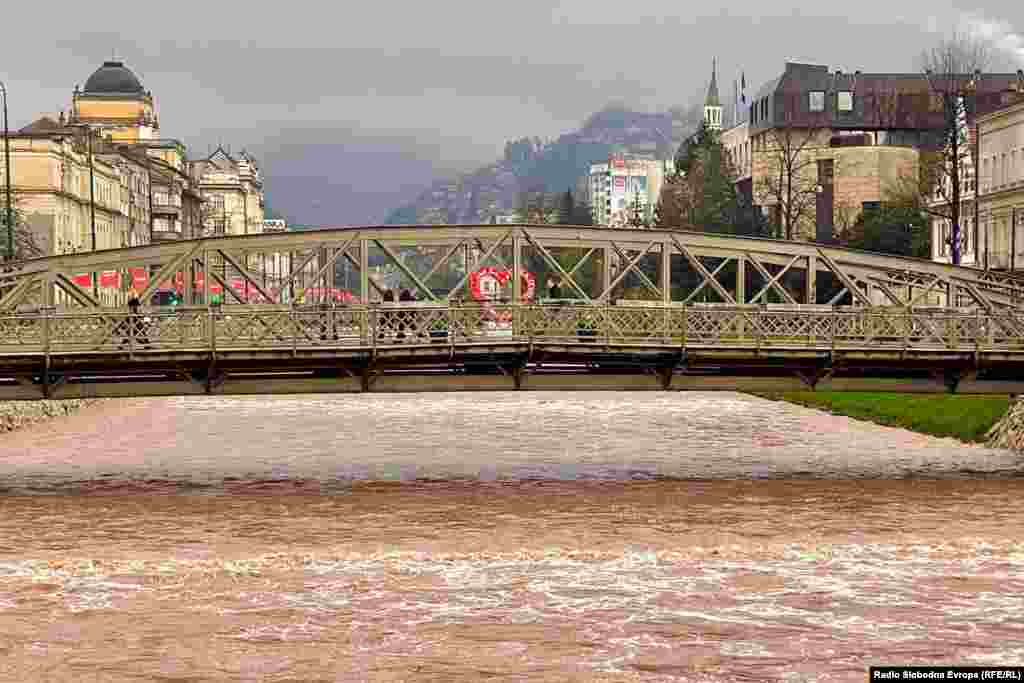 Miljacka nakon kiše, Sarajevo